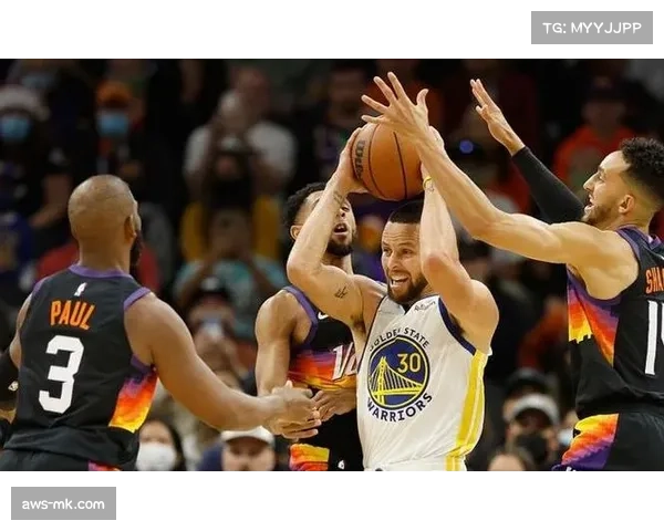 前锋功能多样化 中锋拉边协助攻防转换